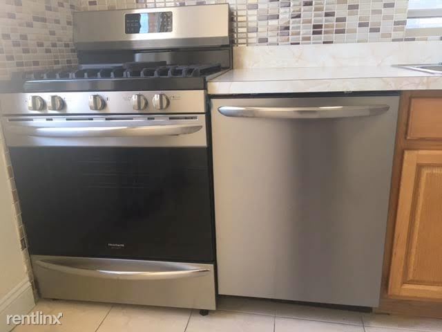 Foto del edificio - 3 br, 1 bath  - 3356 10th St