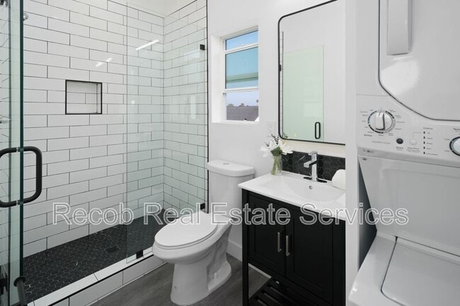 Foto del edificio - 4685 49th St