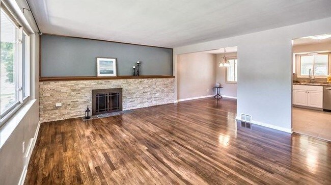 Foto del edificio - Stunning Shaler Township Pool Home