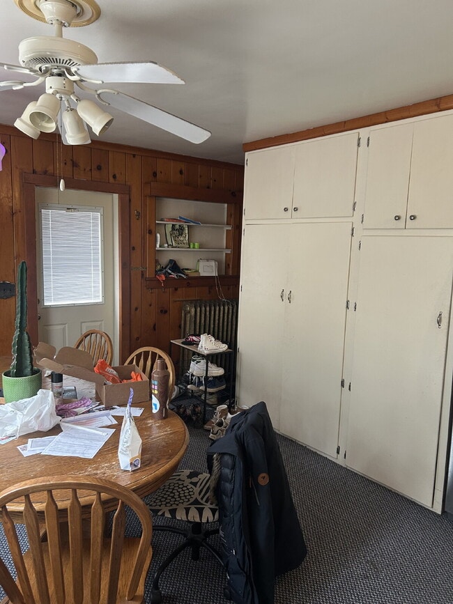 Building Photo - 3 bedroom 1 bath Apartment Available June 1st!! Massive bedrooms and a 5 minute walk to campus.