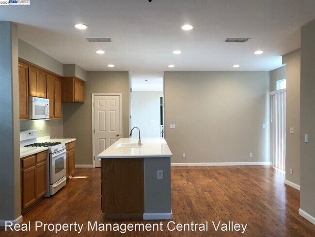 Foto del edificio - 4 br, 3 bath House - 2416 Abbott Court