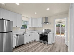 Building Photo - 8316 SE Raymond Ct