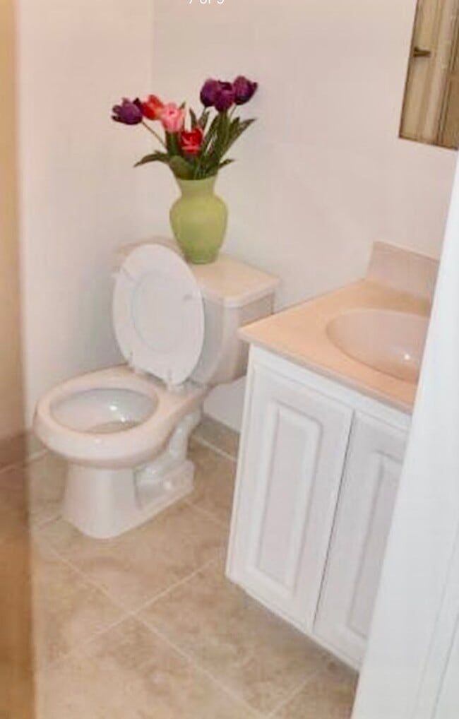 Building Photo - 3852 Vinton Ave