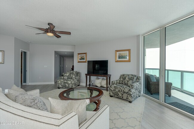 Foto del edificio - 241 Riverside Dr