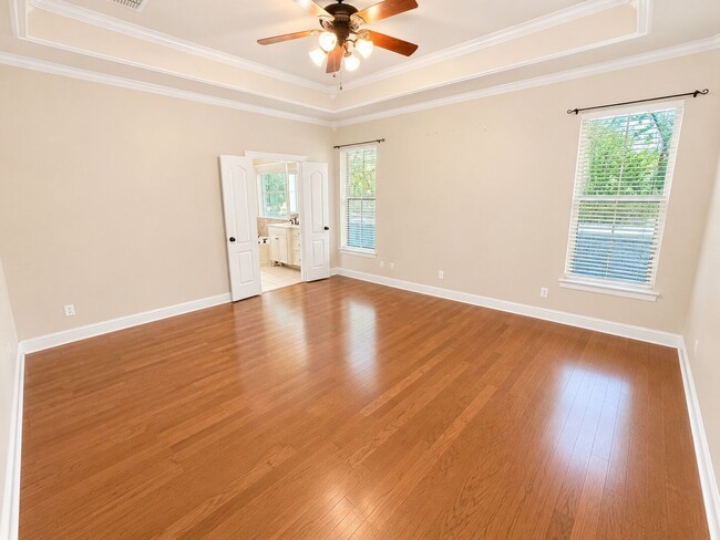 Building Photo - Lakewood Neighborhood!