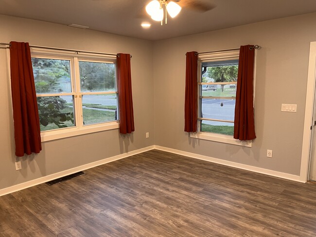 Living room - 10936 Toledo St