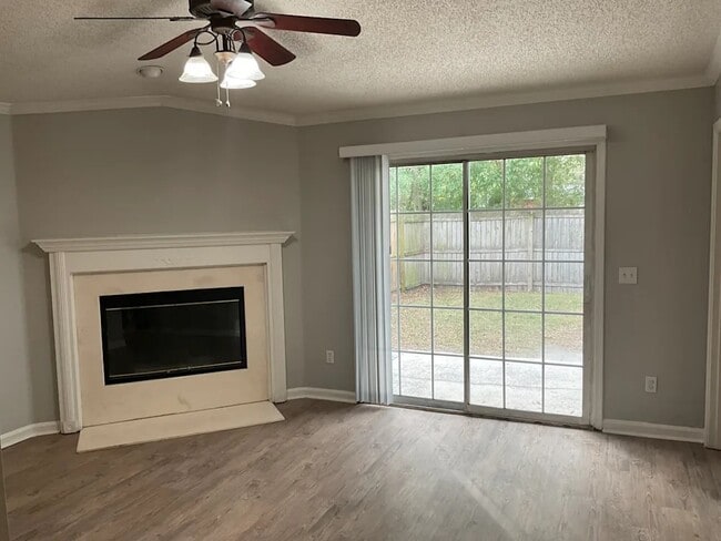 Building Photo - 3853 Autumn Leaf Ct