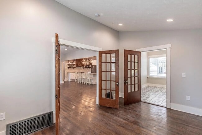 Building Photo - 304 N 43rd St