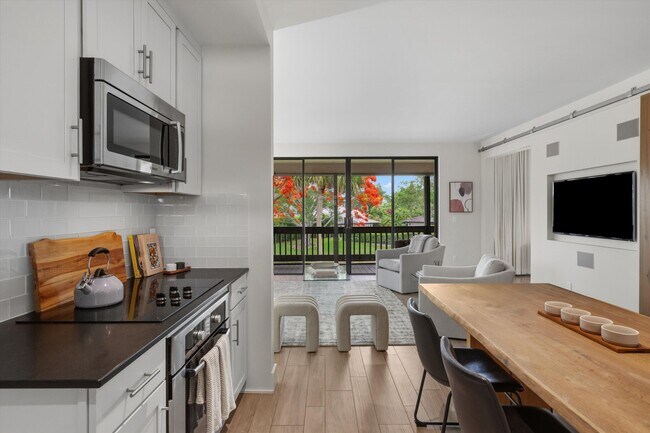 Building Photo - 11818 Pebblewood Dr