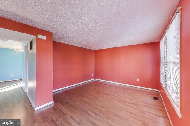 Building Photo - 251 Woodoak Ct