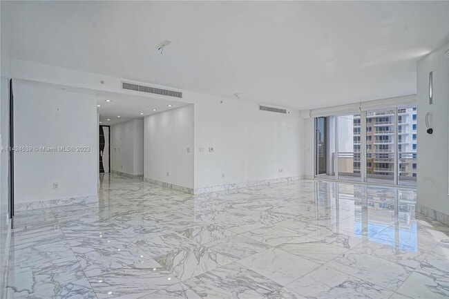 Building Photo - 901 Brickell Key Blvd