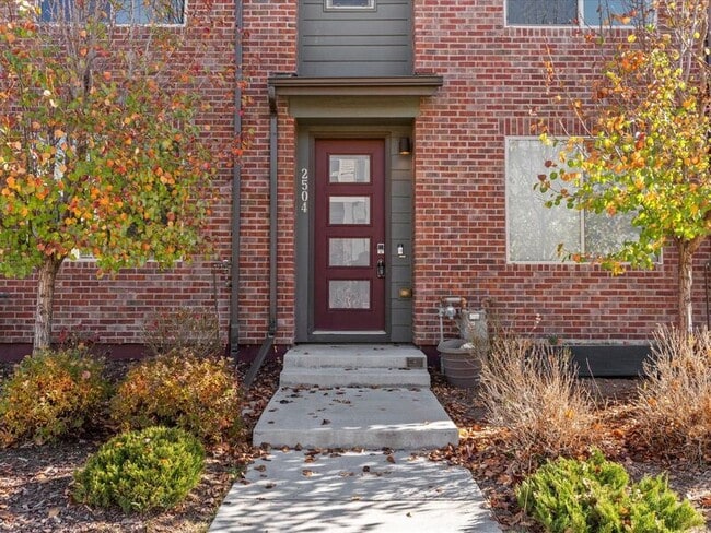 Photo - 2504 N Moline St Townhome
