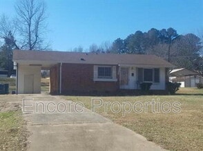 Building Photo - 2106 Wintergreen Pl