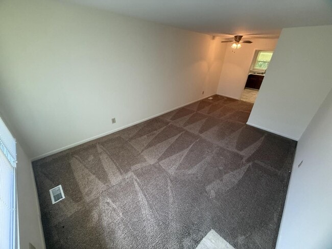 Building Photo - 1618 Trinity Cir