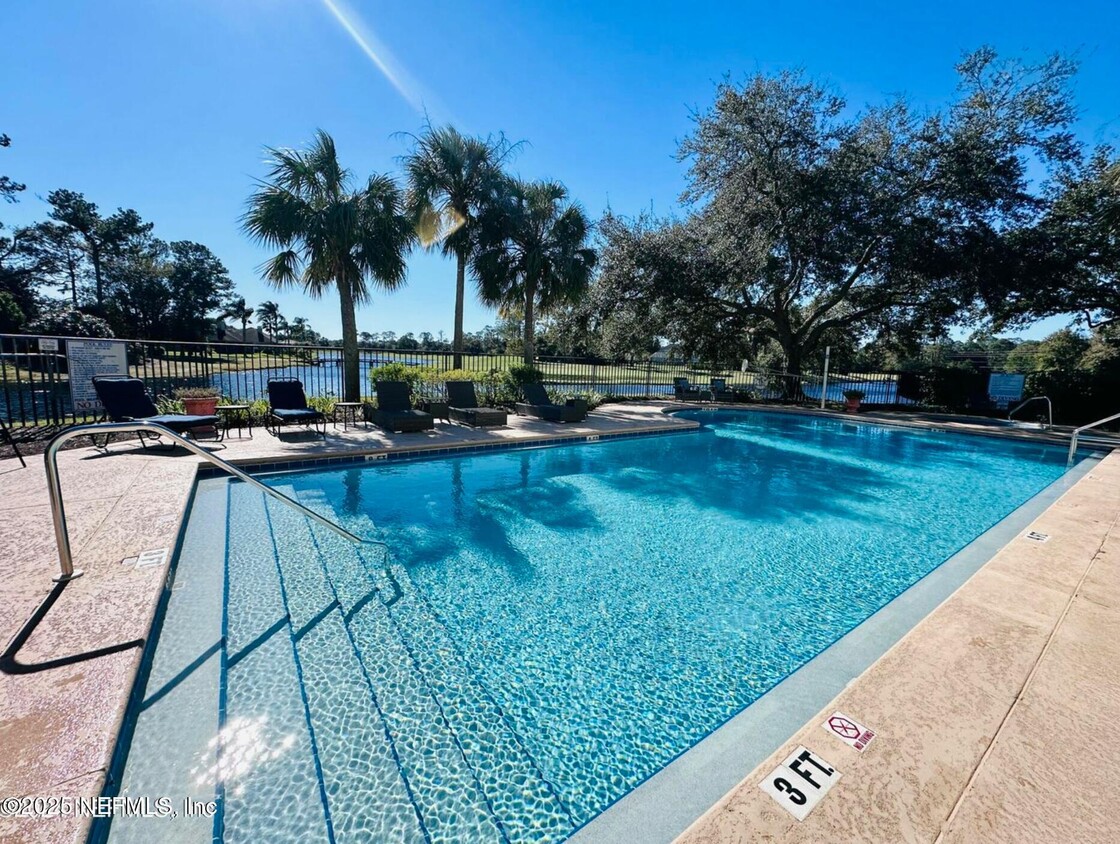 Foto principal - 13700 Richmond Park Dr N