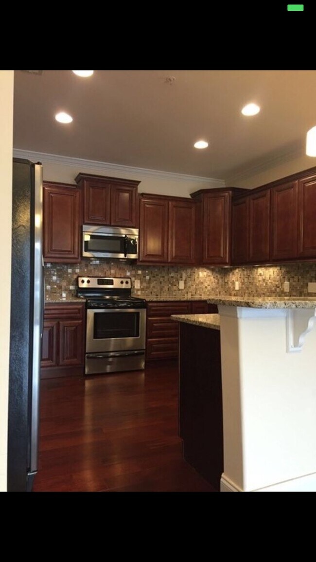 Kitchen - 6605 Central Pacific Ave
