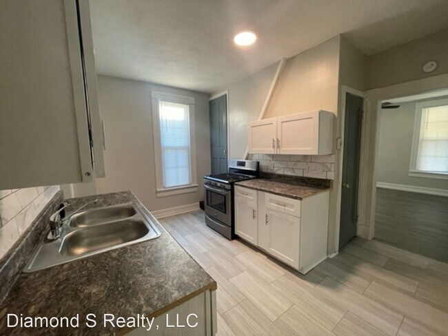 Building Photo - 3 br, 1 bath House - 423 East High Street