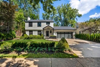 Building Photo - 1054 Saxon Dr