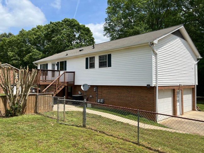 Building Photo - Incredible Location in N Davidson Co with ...