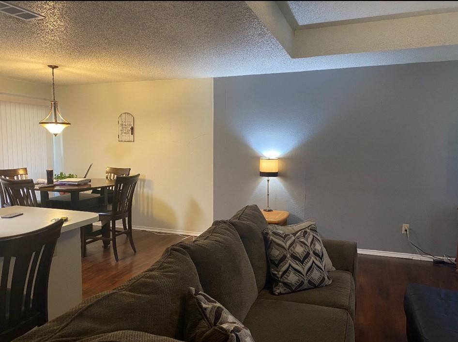 Foto del edificio - 300 Shady Valley Dr