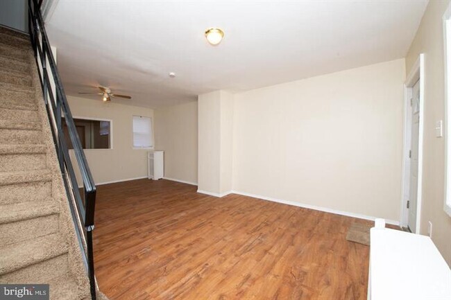 Building Photo - 2061 Wilmot St