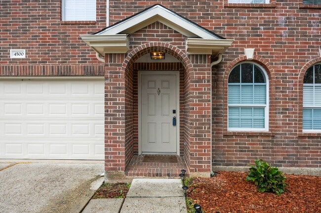 Foto del edificio - 4500 Upland Cir Dr
