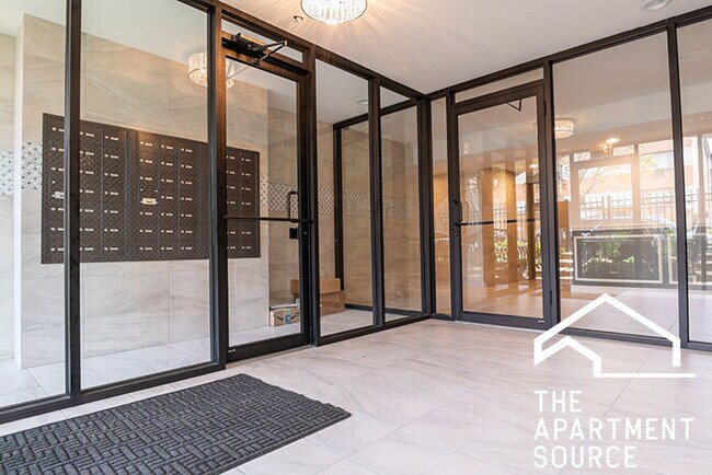 Foto del edificio - 6011 N Winthrop Ave