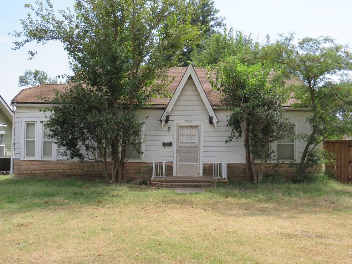 Primary Photo - 706 NW Euclid Ave