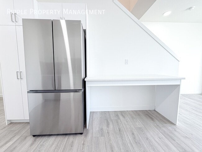 Building Photo - Modern 3 Beds, 2.5 Baths TownHouse | 2 Pet...