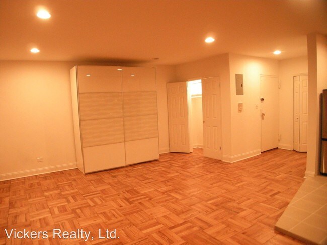 Building Photo - 22 E 93rd St