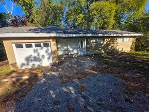 Building Photo - 24 Greenway Dr