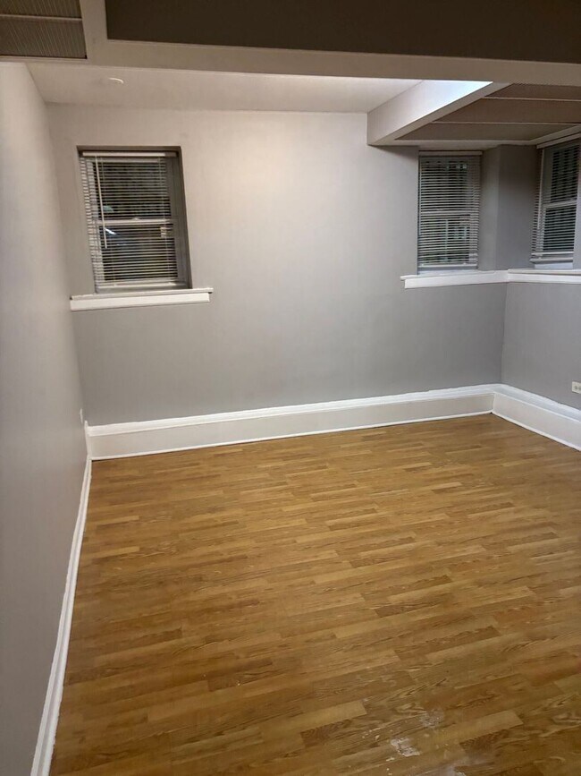 Foto del edificio - 6220 S Eberhart Ave