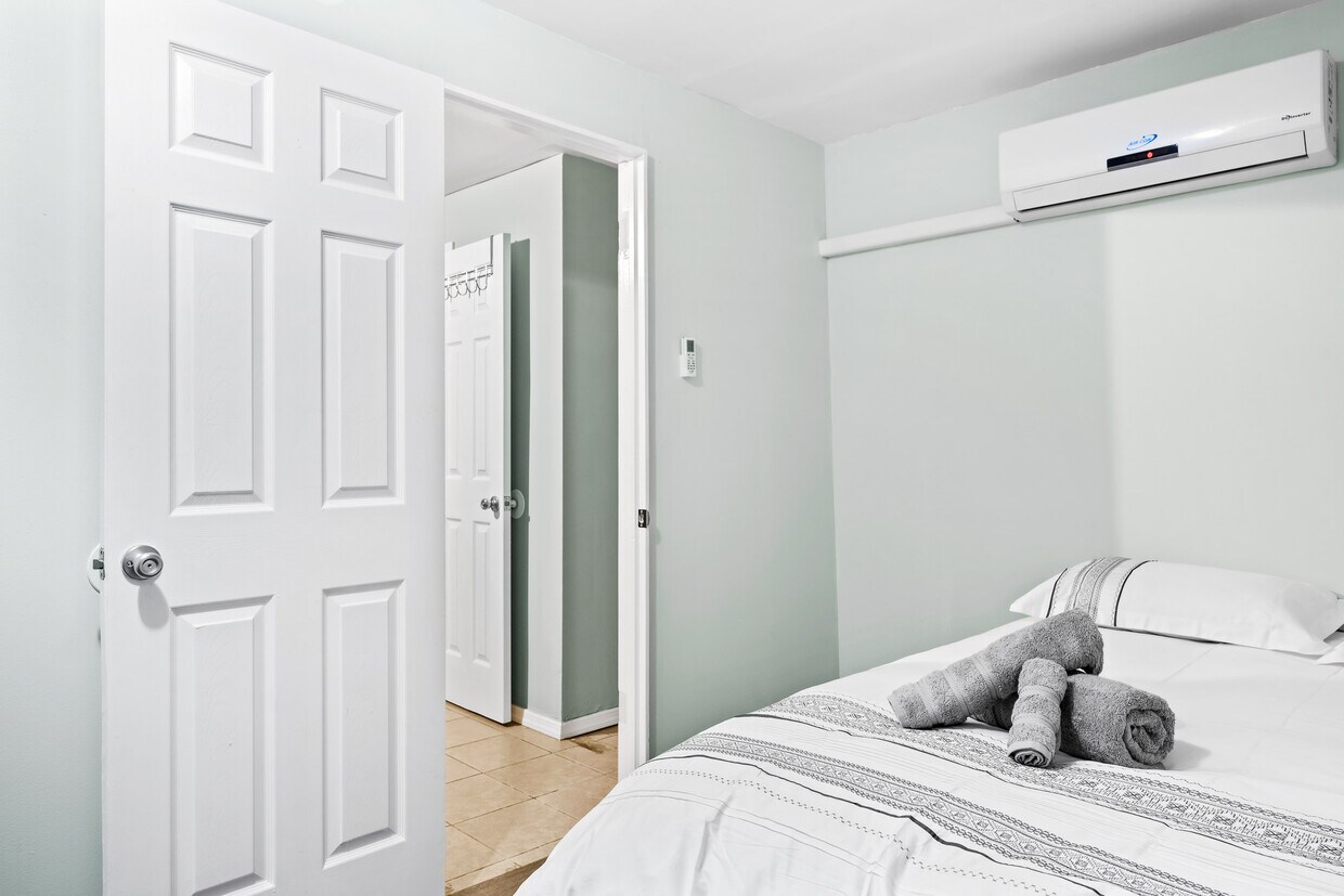 Foto principal - 2359 96th St