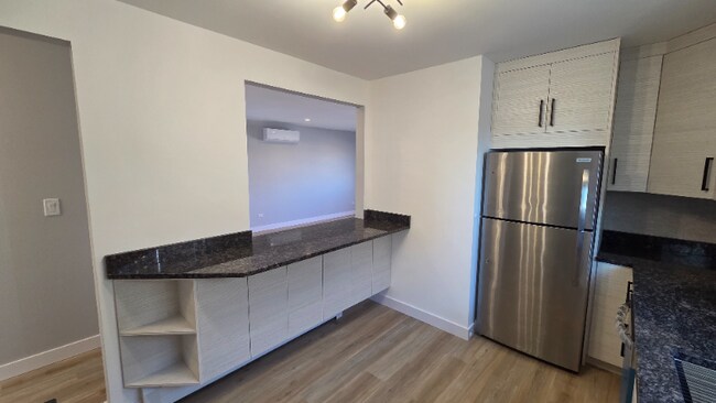 Foto del edificio - 8023 W Churchill Ave