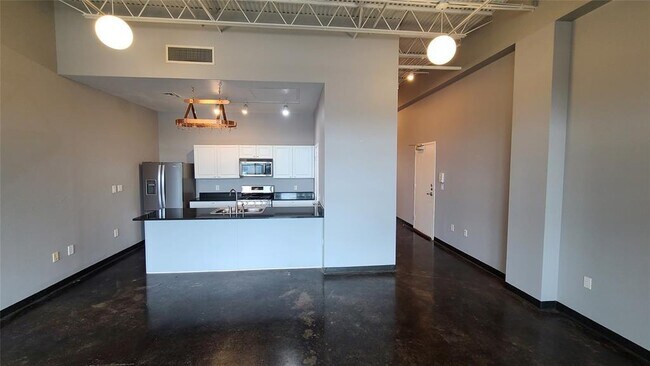 Foto del edificio - 2401 E 6th St