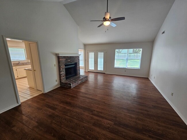 Building Photo - Newly remodeled home in East Fayetteville