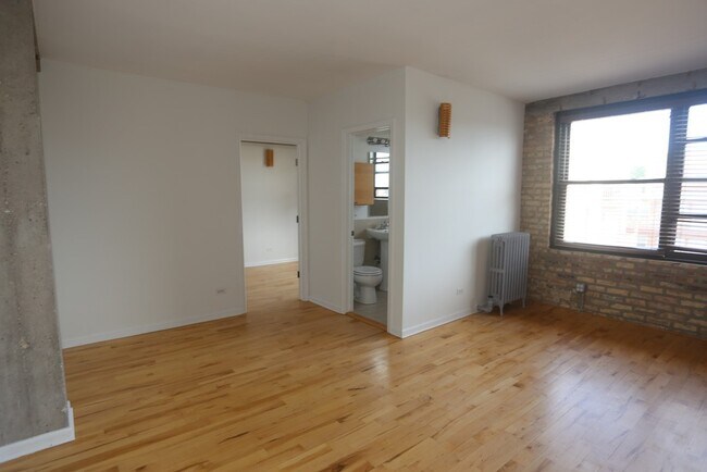 Foto del edificio - 4630 N Beacon St