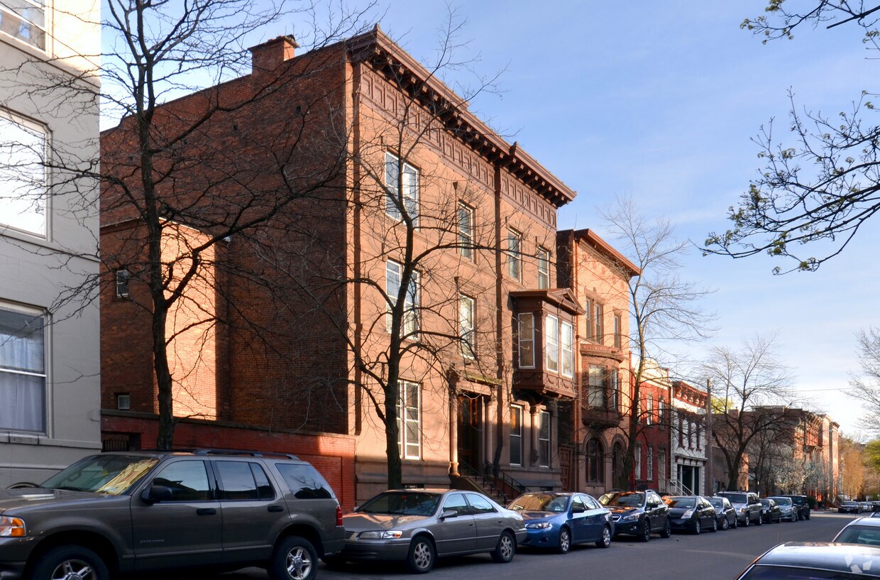 Foto del edificio - 126 2nd St