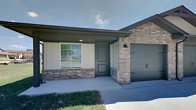 Foto del edificio - 2 Bedrooms 2 Bathroom 1 Car Garage Duplex Close to Broadway Extension, a short distance from Edmo...