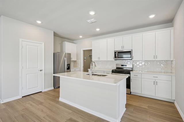 Foto del edificio - 613 Clover Crk Dr