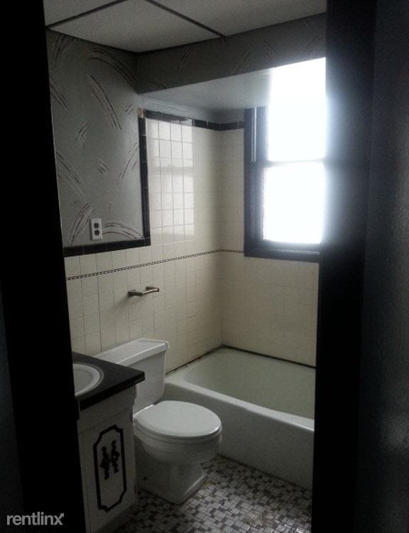 Building Photo - 3 br, 1 bath Condo - 738 Pennington St