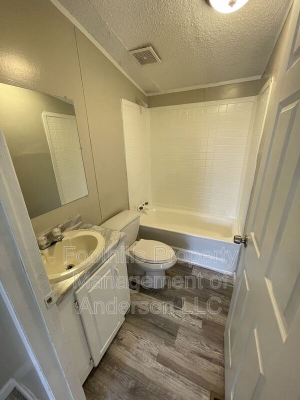 Building Photo - 2206 Owens Rd