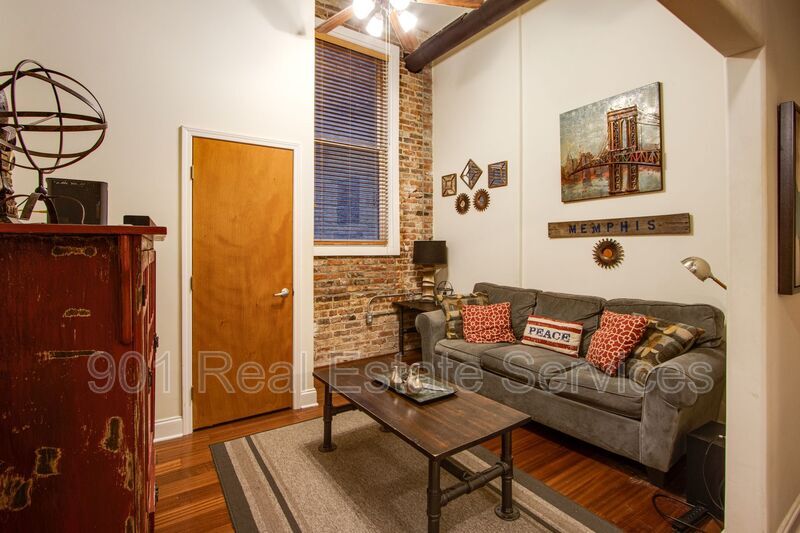 Foto principal - 92 S Main St