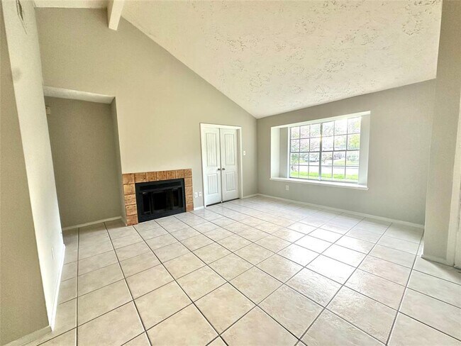 Foto del edificio - 3727 Meadow Pl Dr