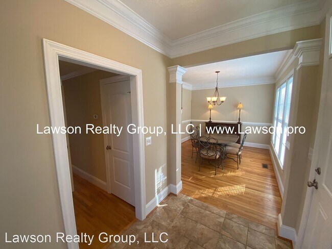 Building Photo - 2 br, 2.5 bath House - 3800 Greenway Drive