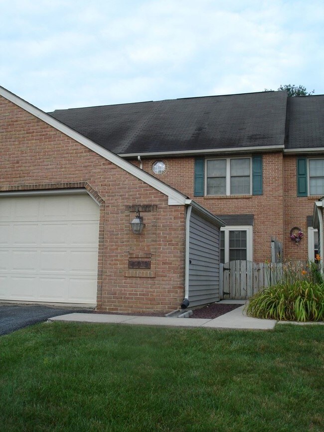 Building Photo - 3 br, 1.5 bath House - 109 PINE BRIDGE LANE