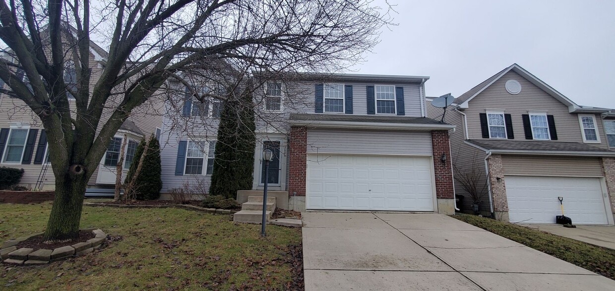 Primary Photo - Beautiful 4-bedroom 3 bath home near the b...