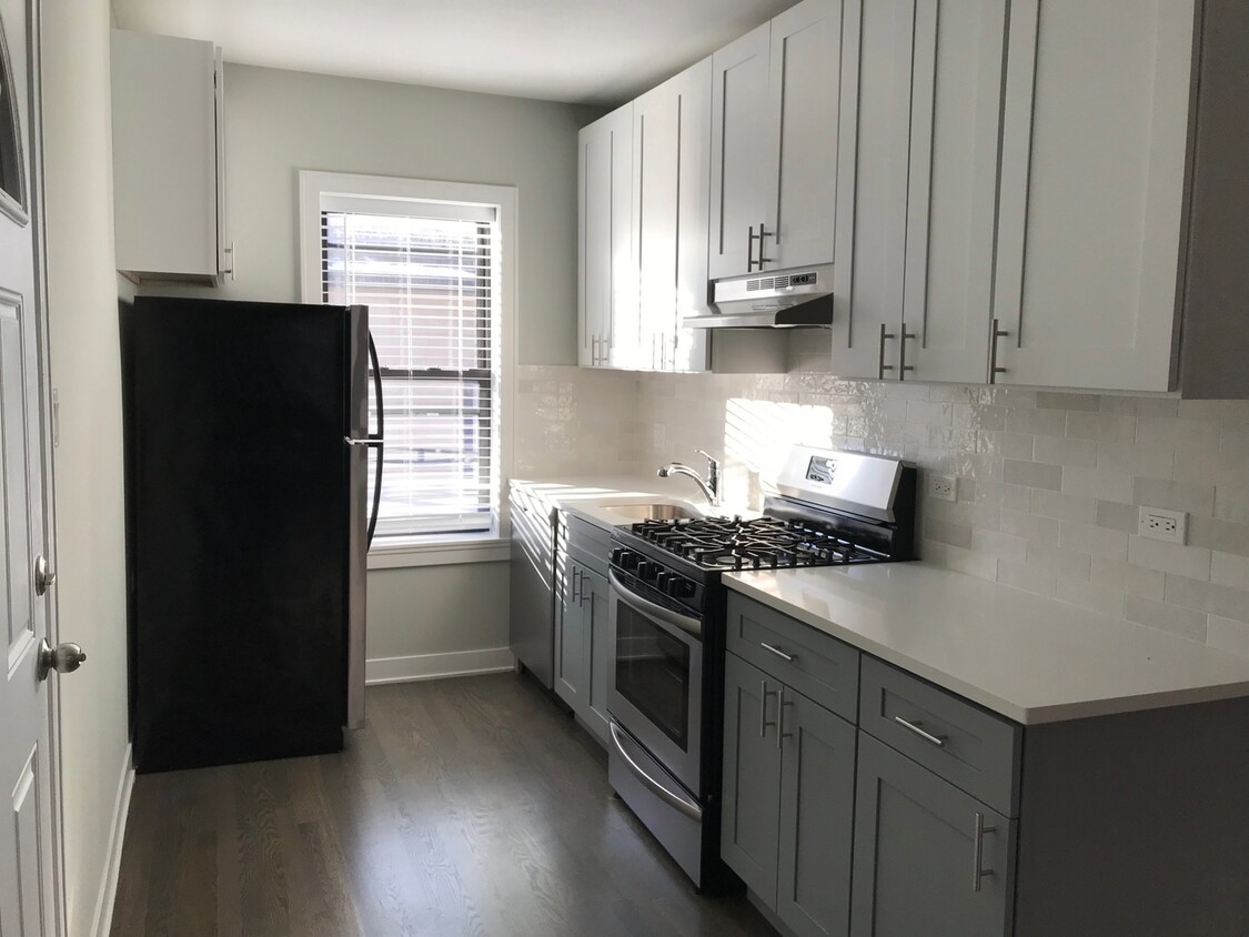 Foto principal - 1952 W Wilson Ave