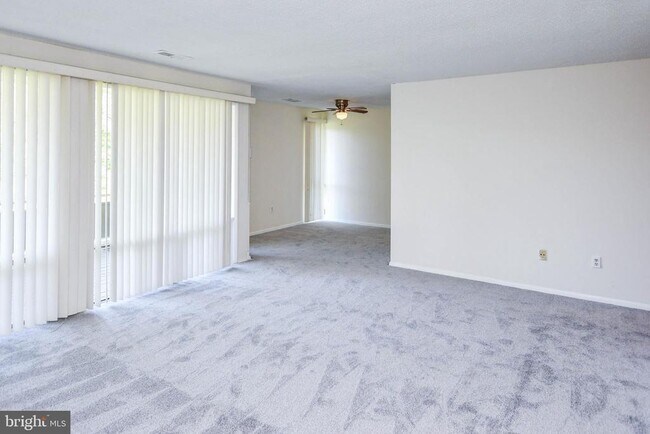 Foto del edificio - 7174 Donnell Pl