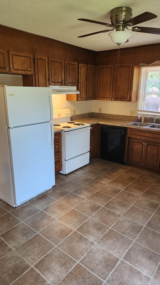 Cocina amueblada - 115 Hunter Dr